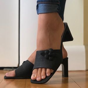 Life Stride Black Woven Floral Flower Sandals